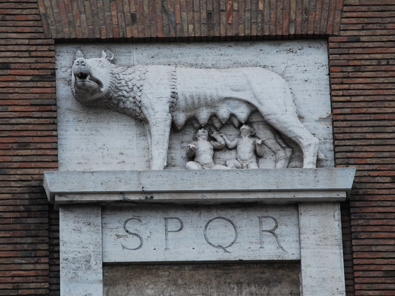 Spqr значення: чотири літери, що пережили імперію